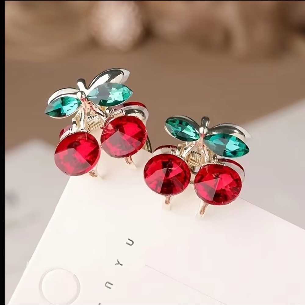 Set of cherry 🍒 rhinestone mini hair clips - Picture 2 of 4